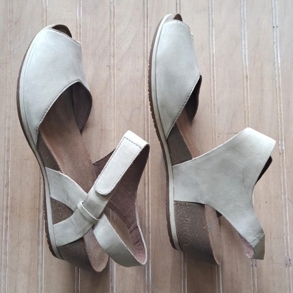 Dansko Vera Nude Tan Leather Sandals Peep Toe Ankle Elastic Strap Wedge - Picture 5 of 11